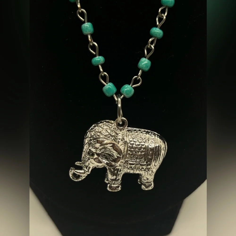 Silver-Tone Fashion Necklace Elephant Pendant‎ Acrylic Turquoise Colored Beads